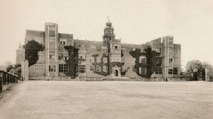 Hatfield House - Noordfront, 16e eeuw, 1904 door Unbekannt