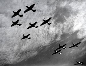 Hawker Hurricanes vliegen in formatie, Slag om Engeland, Tweede Wereldoorlog, 1940
