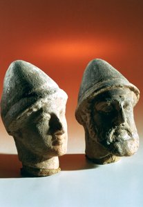 Hoofden van hoogwaardigheidsbekleders, Kerkouane, Tunesië, 3e eeuw v.Chr. door Unbekannt