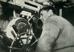 Stuurman van een Britse onderzeeër, Tweede Wereldoorlog, 1945
