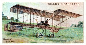Henri Farman in de Farman dubbeldekker, Franse vliegenier en vliegtuigbouwer, ca. 1909 door Unbekannt