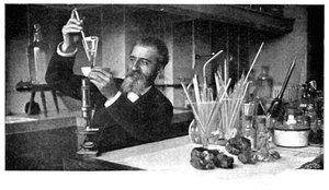 Henri Moissan, Franse chemicus, ca. 1900 door Unbekannt