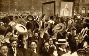 Hoch de Kaiser!: juichende menigten in de straten, Berlijn, Duitsland, 4 augustus 1914, 1933
