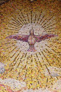 Heilige Geest symbool mozaïek in de Sacro Cuore di Gesu kerk, Gallipoli, Italië