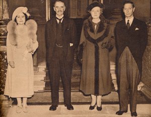 Weer Thuis - de Koning, de Koningin, met de heer en mevrouw Chamberlain, 1938