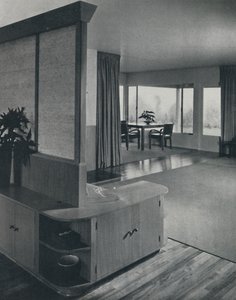 Huis in Pomona, Californië...kijkend over de woonkamer, 1942 door Unbekannt