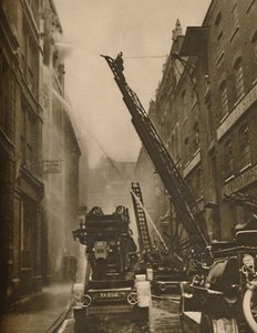 Hoe de Londense brandweer zijn vijand te lijf gaat, ca. 1935 door Unbekannt