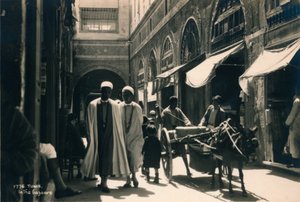 In De Bazaar, Tunis, Egypte, 1936 door Unbekannt