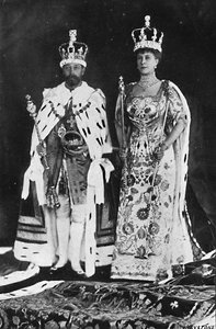 In het voorjaar van 1910 stierf koning Edward VII, in maart 1911 werd koning George V gekroond door Unbekannt