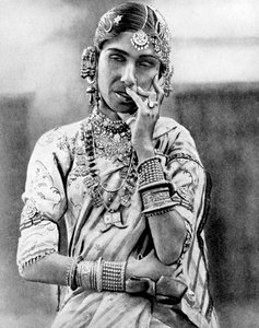 Indiase nautch-meisje, 1936 door Unbekannt