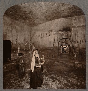 Interieur van de Graven van de Koningen op de weg naar Nablus, ca. 1900 door Unbekannt