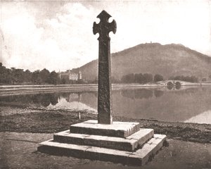 Inveraray Kasteel en Keltisch kruis, Argyll, Schotland, 1894