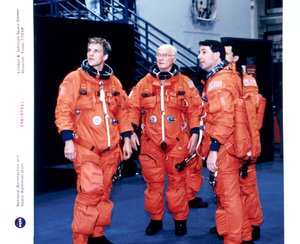 John H Glenn en bemanningsleden, juni 1998 door Unbekannt