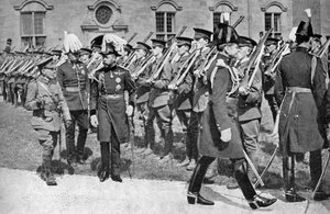 Koning George V 1865-1936 inspecteert de OTC aan Bangor University College, ca. 1920s, 1936 door Unbekannt
