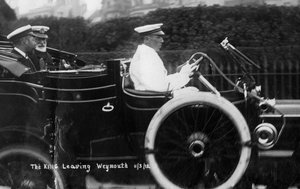 Koning George V verlaat Weymouth, Dorset, per auto, 11 maart 1912 door Unbekannt