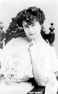 Kitty Gordon 1878-1974, Engelse actrice, begin 20e eeuw