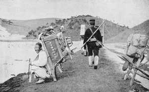 Koreaanse koelies als dragers voor Japanse soldaten, Russisch-Japanse Oorlog door Unbekannt