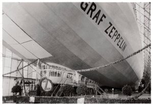 Lancering ceremonie voor Zeppelin LZ127 Graf Zeppelin, Friedrichshafen, Duitsland, 9 juli 1928, 1933 door Unbekannt