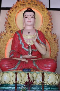 Medicijn Boeddha (Bhaisajyaguru) standbeeld. Dalat. Vietnam