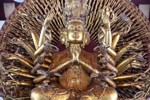 Duizendarmige Avalokitesvara, de Bodhisattva van Mededogen. Standbeeld. Danang. Vietnam