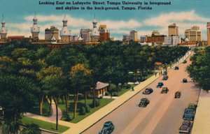 Kijkend naar het oosten op Lafayette Street, Tampa University en skyline, Tampa, Florida, ca. 1940s door Unbekannt