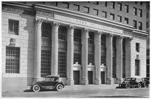 Hoofdingang van de Bank van Italië, Los Angeles, Californië, 1924 door Unbekannt