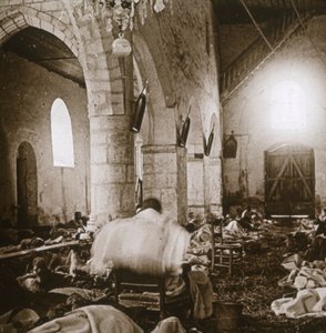 Noodhospitaal in een kerk, Marne, Noord-Frankrijk, 1914