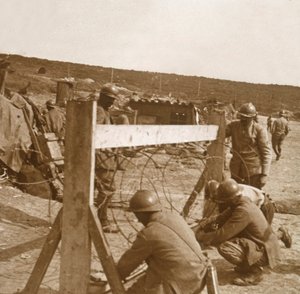 Het maken van prikkeldraad, c1914-c1918