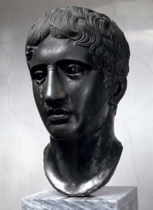 Marmeren hoofd van Doryphoros Romeinse kopie naar origineel van Polykleitos, ca. 450-440 v.Chr. door Unbekannt