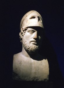 Marmeren portretbuste van Pericles (Pericles) Atheense staatsman (ca. 490-429 v.Chr.). Romeins 2e eeuw v.Chr. (beeldhouwwerk zou afkomstig zijn uit de villa van Hadrianus in Tivoli, Lazio, Italië) door Unbekannt