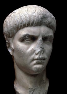 Marmeren portretbuste van de Romeinse keizer Nero, 1e eeuw