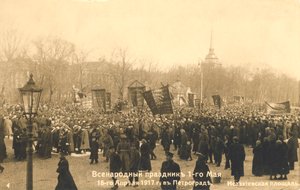Demonstranten in Sint-Petersburg, Russische Revolutie door Unbekannt
