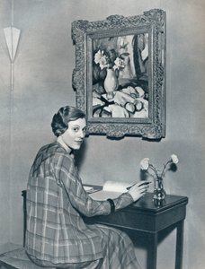 Marie Ney in haar flat, ca. 1934 door Unbekannt