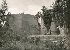 Meingoon Pagoda en Grote Bel, 1900