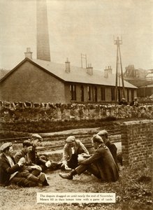 Mijnwerkers die kaarten tijdens de algemene staking, Groot-Brittannië, 1926, 1935