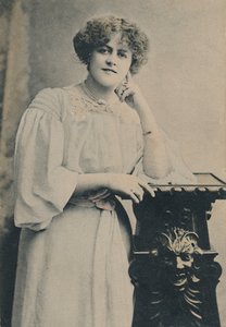 Miss Marie Studholme, 1872-1930, ca. 1930 door Unbekannt