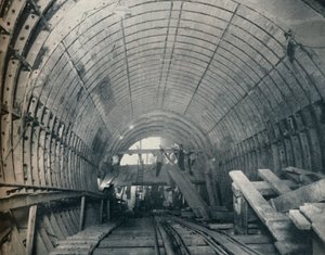 Moderne navolging van Piranesi: No. 3 roltrap tunnel bij Piccadilly Circus Station, 1929