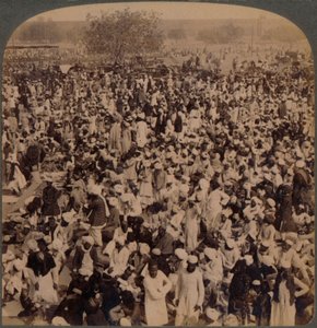 Mohammedanen op vastendag buiten de Jumma-moskee, kijkend naar het zuiden, Delhi, India, 1903 door Unbekannt
