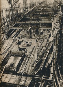 Meer dan 300 meter lang. Romp van de Queen Mary in de vroege dagen van de bouw, 1930-1934, 1936 door Unbekannt