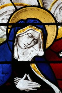 Kathedraal van Moulins. Glas-in-lood raam. Maagdelijke pijn, Moulins