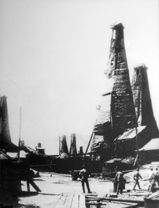 Olie-extractie in Bakoe, Rusland, ca. 1903-1906 door Unbekannt