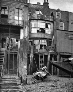 Oude kroeg aan de rivier de Theems, Londen, 1926-1927