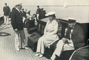 Op de Britannia met koning George en Sir Charles Cust, ca. 1920, 1951