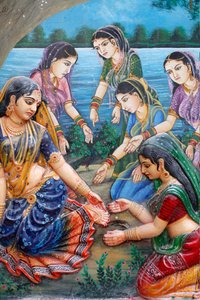 Op een dag toen Radha op weg was om Krishna te ontmoeten, stapte ze op de dikke schors van een rijpe tamarindevrucht en sneed haar voet. Dit vertraagde haar ontmoeting met Krishna; daarom vervloekte ze de boom dat zijn vruchten niet zouden rijpen. Vrindava