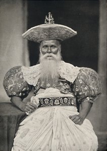 Ortsvorstand in Kandy in de oude Singalese klederdracht, 1926