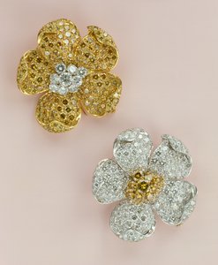 Paar bloemhoofd broches door Unbekannt