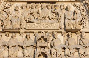 Notre Dame kathedraal westvleugel: Maagdpoort: Maria op haar sterfbed omringd door Jezus en de apostelen, Parijs, Frankrijk