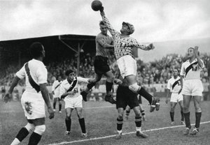Peruaans Olympisch voetbalteam in actie, Olympische Spelen van Berlijn, 1936 door Unbekannt