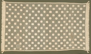 Peruaanse textiel: Mantel of wandkleed, lendendoek, tulband, gewatteerde hoed, band met kwastjes, 1200-1460s door Unbekannt