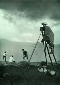 Fotograferen bij de Kraterrand, Aso-San, 1910